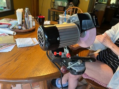 electric chainsaw chain sharpener