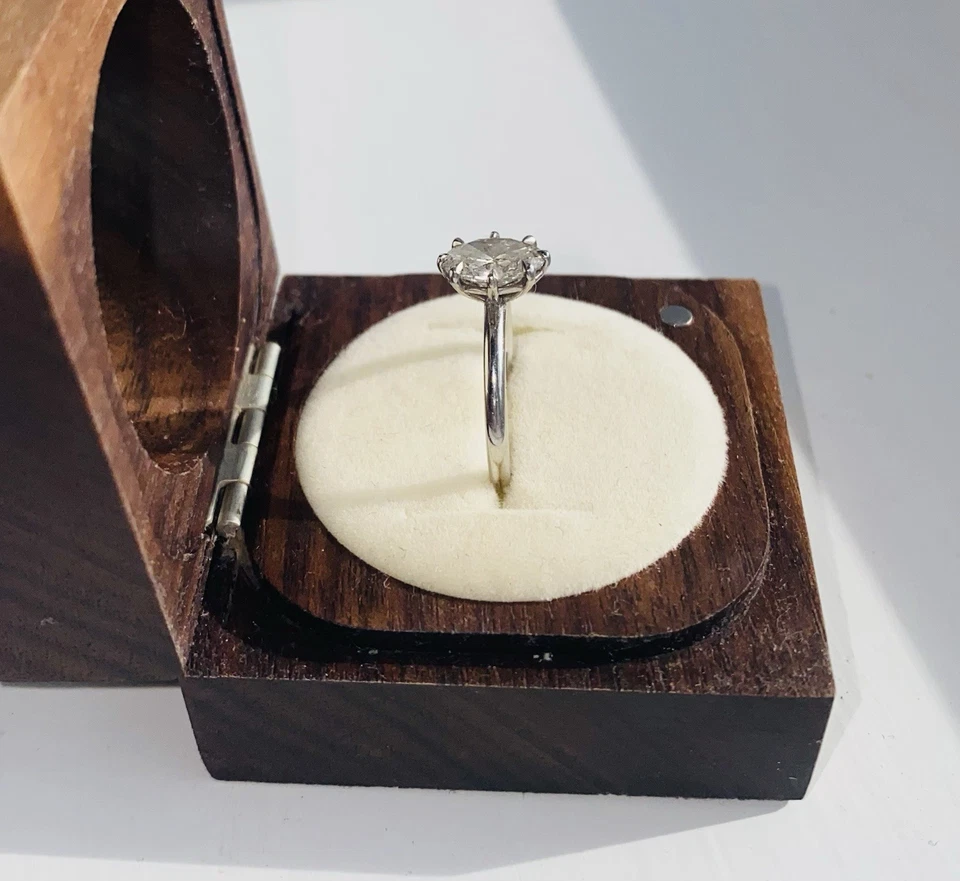 1.2 CT Brilliant Cut Solitaire Diamond Ring in a Bespoke Platinum Setting Size I - Image 3 of 4