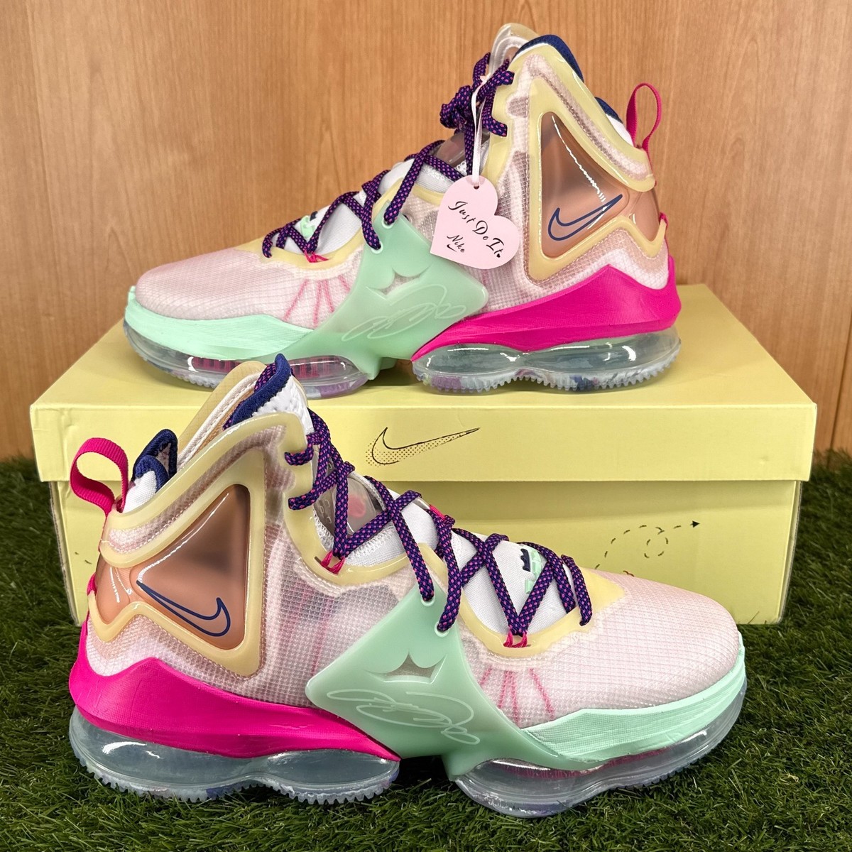 Nike LeBron 19 Valentine's Day Basketball Shoes DH8459-900 Men's