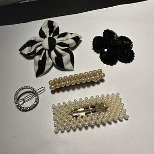 Lot Of 5 Women’s / Girl’s Hair Clip Barrettes / Accessories