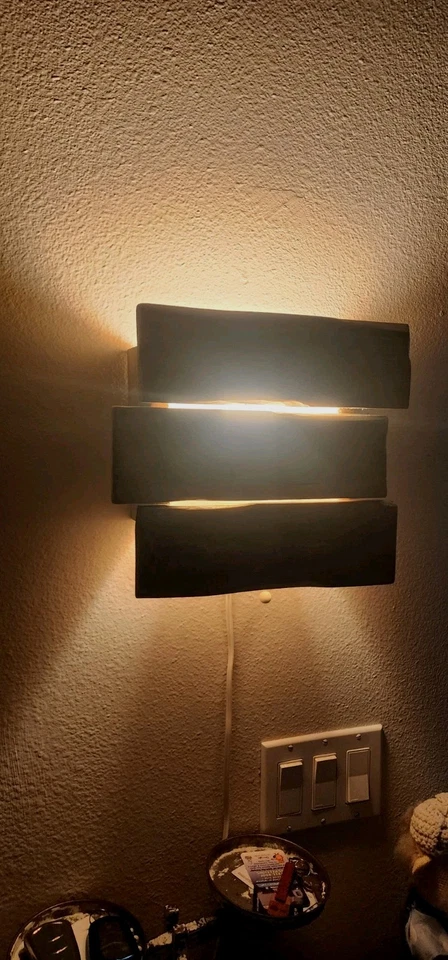 Lámpara de madera hecha a mano estilo rústico Foto 4 de 4