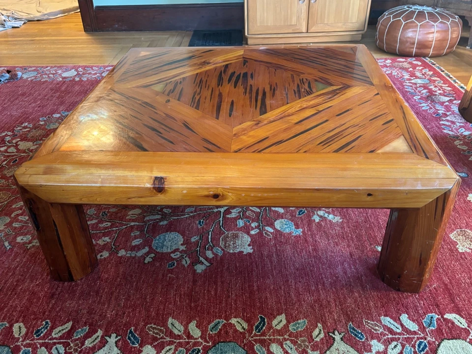 Mesa de centro hecha a mano de madera maciza Foto 4 de 4