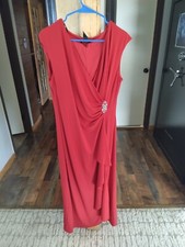 Valentine RED ENFOCUS Evening Dress With Broach, Tealength,Size 16 Career Formal