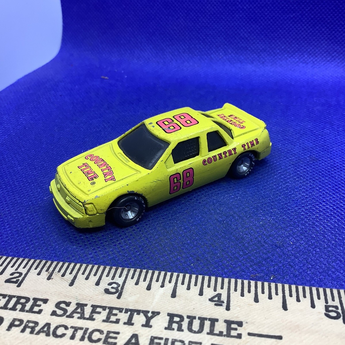 1970年　 KRAFT クラフトサラダガール Country Time Lemonade Nascar #68 Yellow Olds 1:64 Scale Kraft