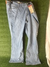 Levi's Women's Classic Bootcut Jeans Size 22W M