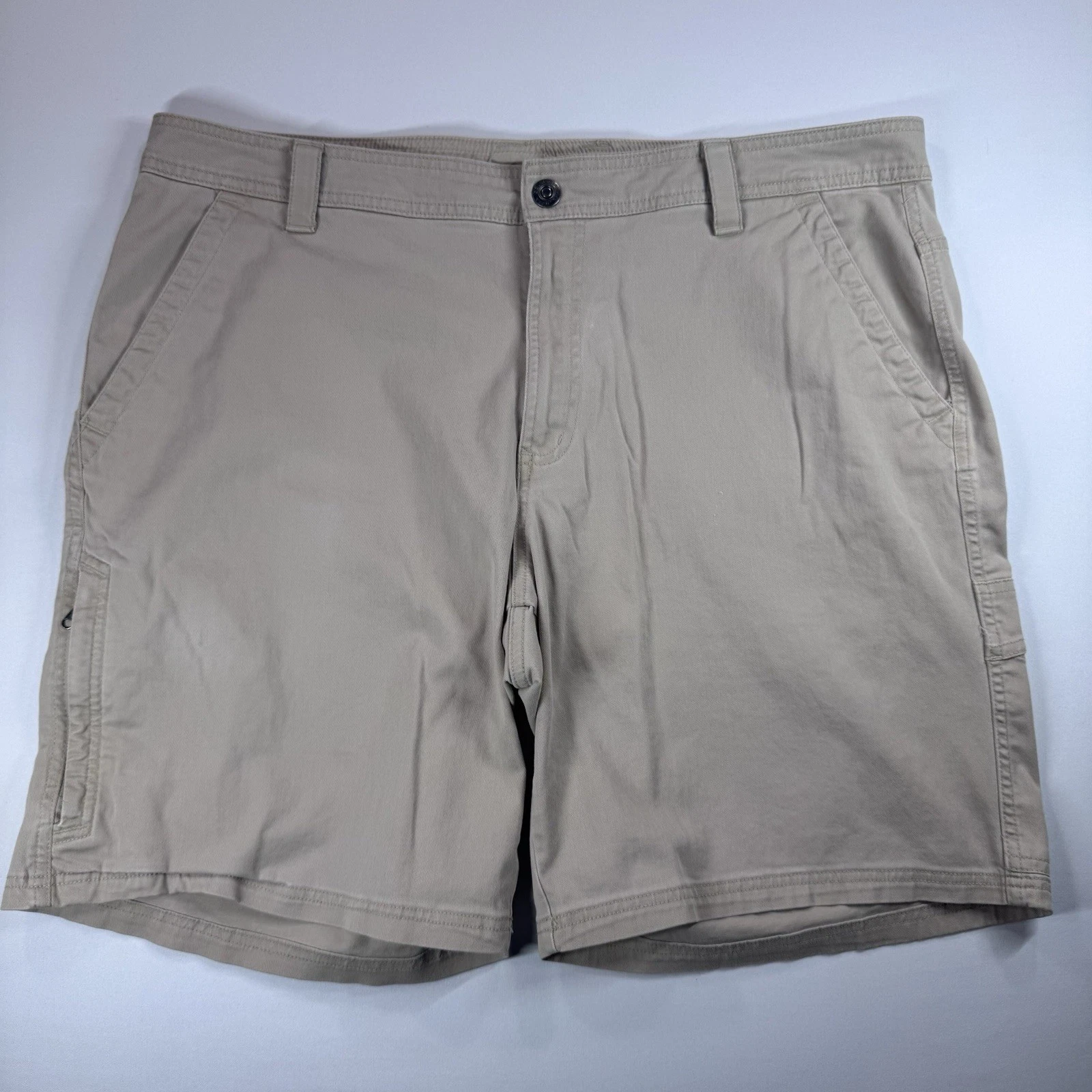 COLUMBIA Men’s Cargo Shorts, Khaki, Zippered Cargo Pocket, 38W x 10L