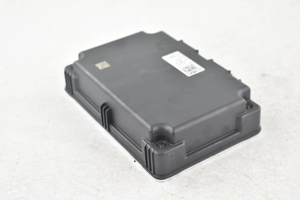 Used Serial Data Gateway Module fits: 2022 Buick Envision Network Gateway front - Image 3 of 4