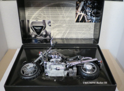 1/12 MINICHAMPS TRIUMPH ROCKET III 2004 AE BLACK MOTOR BIKE #122