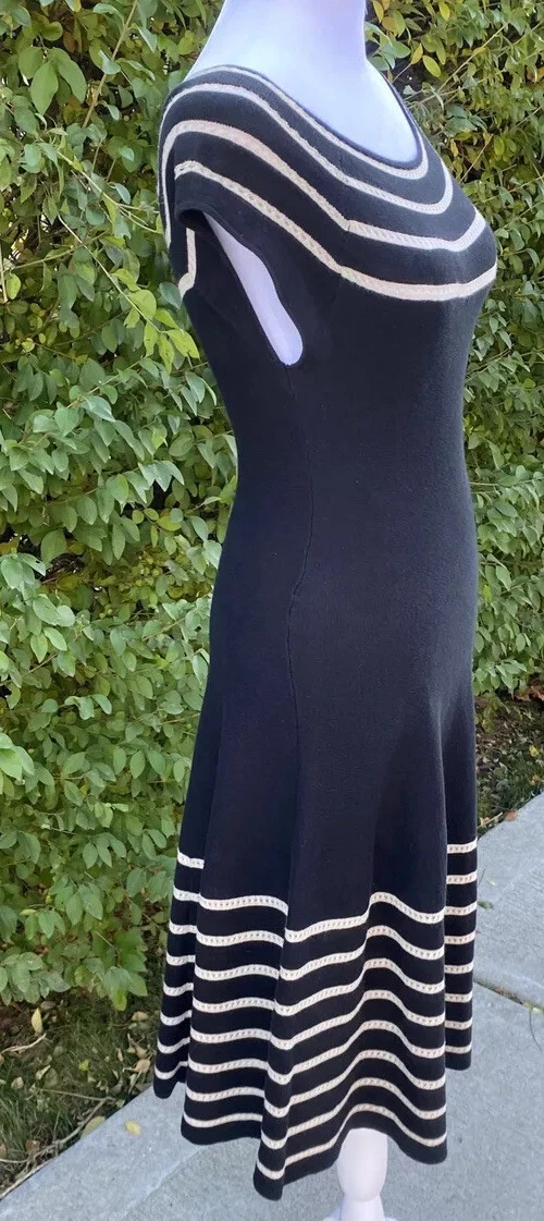 Abito Kate Spade a righe aderente e svasato taglia XS nero panna senza maniche maglia cotone