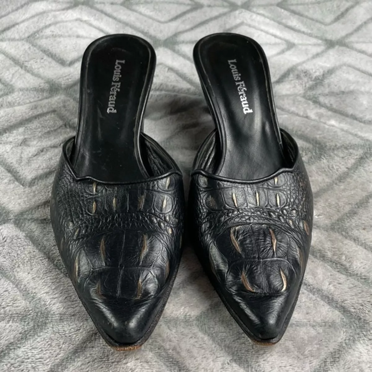 Vintage Louis Feraud crocodile leather black mules size 6 with 2 inch heels
