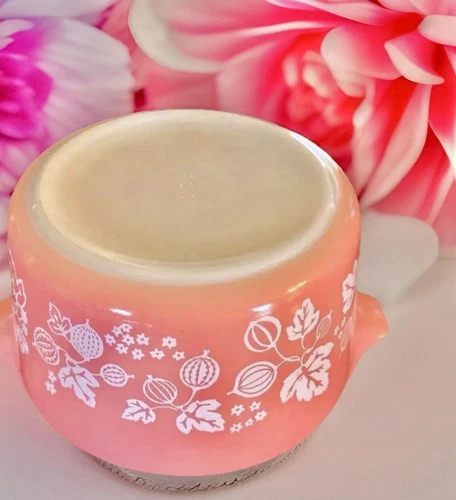 1950s VNTG PYREX PINK GOOSEBERRY CASSEROLE #473 1950’s PERFECT PINK!