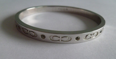 Coach Damen Kissing C Scharnier Armreif Armband Schmuck mit Strass, Silber