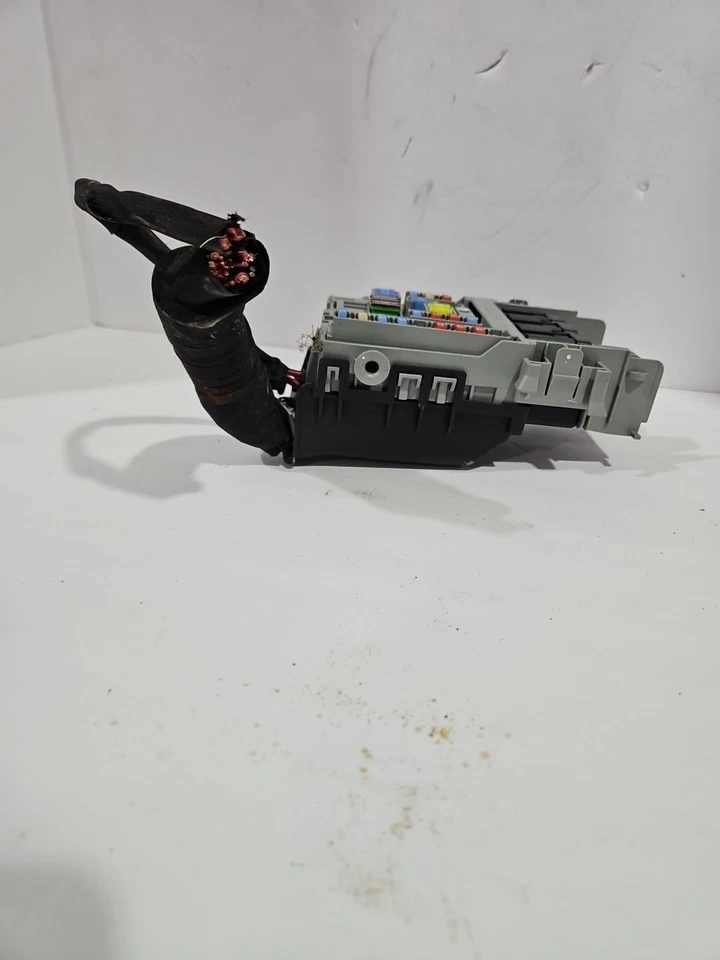 2010-2012 CADILLAC SRX RIGHT PASSENGER SIDE INTERIOR FUSE BOX RELAY UNIT OEM. B4 — 第 3/4 张图片