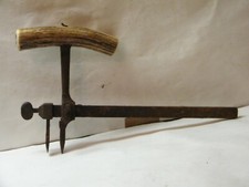Ancien trusquin couteau utilisé pour découpe de disque de cuir poignée bois cerf