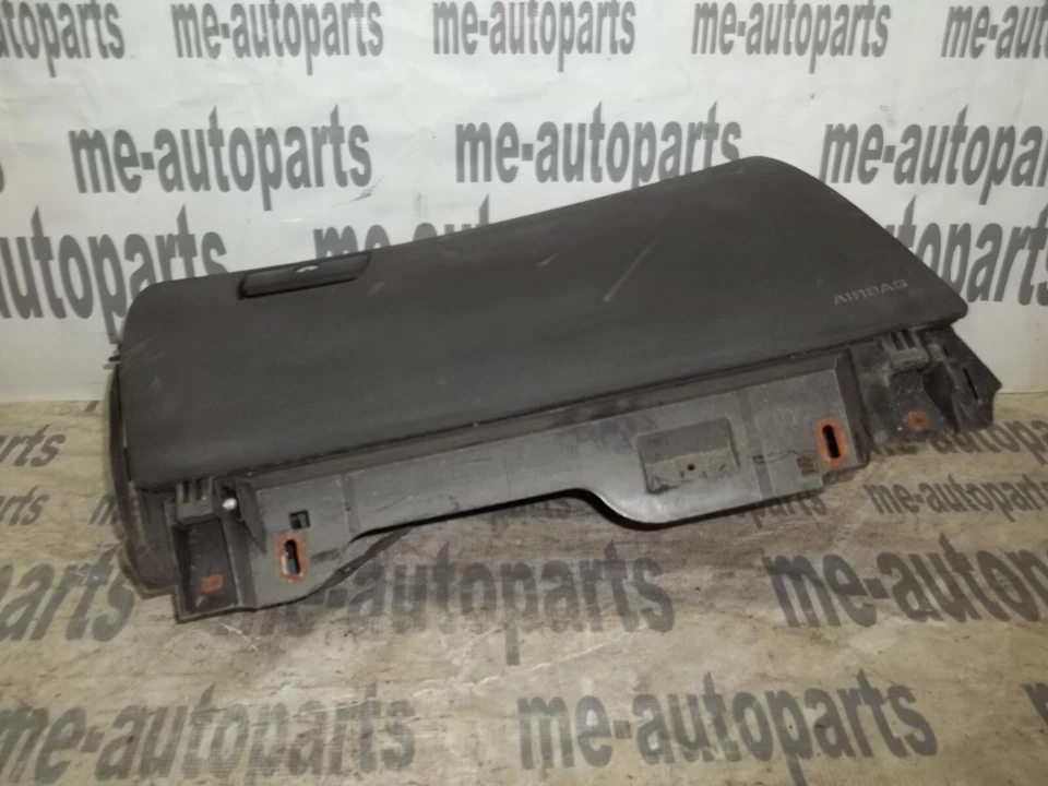 Cadillac ATS 2013-2018 sedán fabricante de equipos originales guantera puerta compartimento de almacenamiento Foto 3 de 4