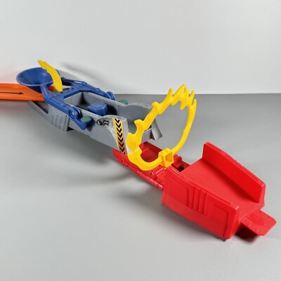 Hot Wheels TRICK TRACKS Colossal Stunt World Daredevil Flame Loop