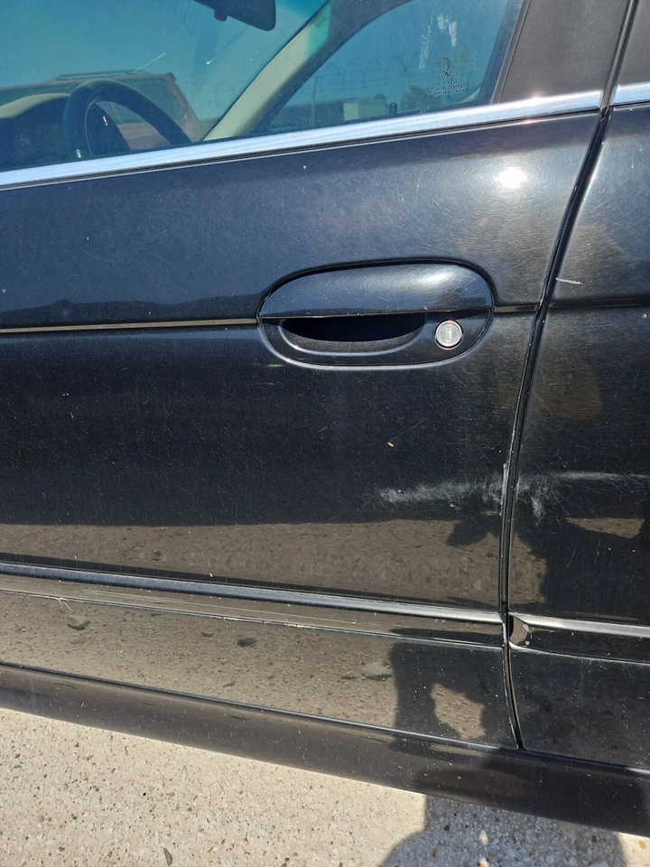 Cubierta de carcasa de puerta delantera izquierda negra BMW 530i sedán E39 97-03 41518216817 Foto 2 de 4