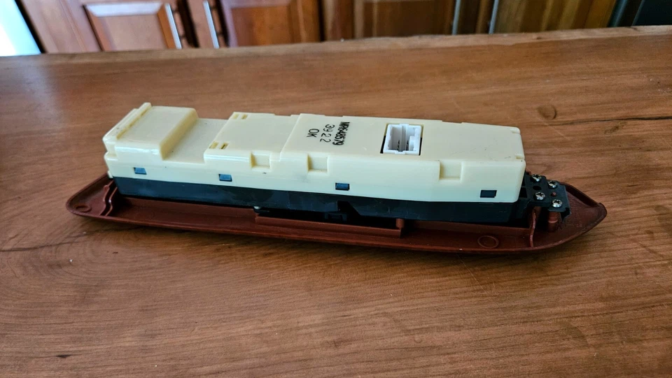 Выключатель стеклоподъемника пассажирского Mitsubishi Diamante 97 98 99 00 01 02 03 04 - Изображение 3 из 3