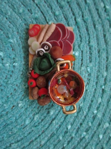 Vintage Dollhouse Miniature Vegetable Basket Cutting Board Soup Pot GUC Damage - Picture 5 of 20