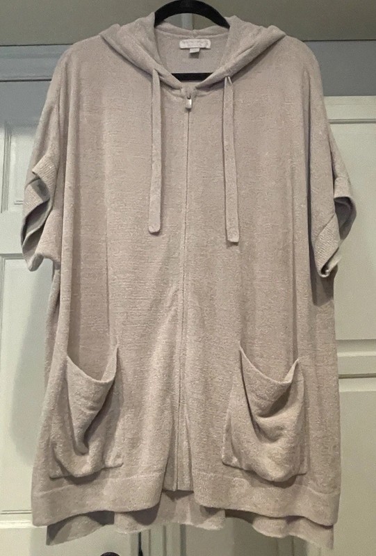 Barefoot Dreams, cozy ultra light Zip shirttail poncho hoodie swimcover s/m $158
