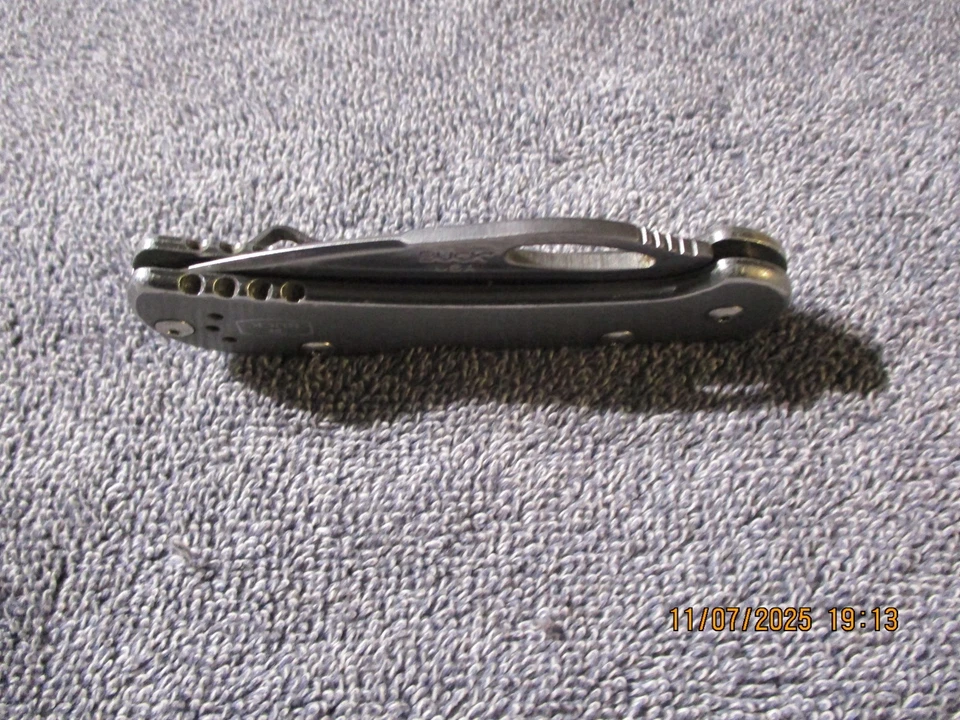 Navaja de bolsillo plegable plateada Buck USA 726 2017 Mini Spitfire con clip Foto 3 de 4