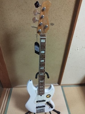 Sire Marcus Miller V8 5-String / Electric Bass Guitar