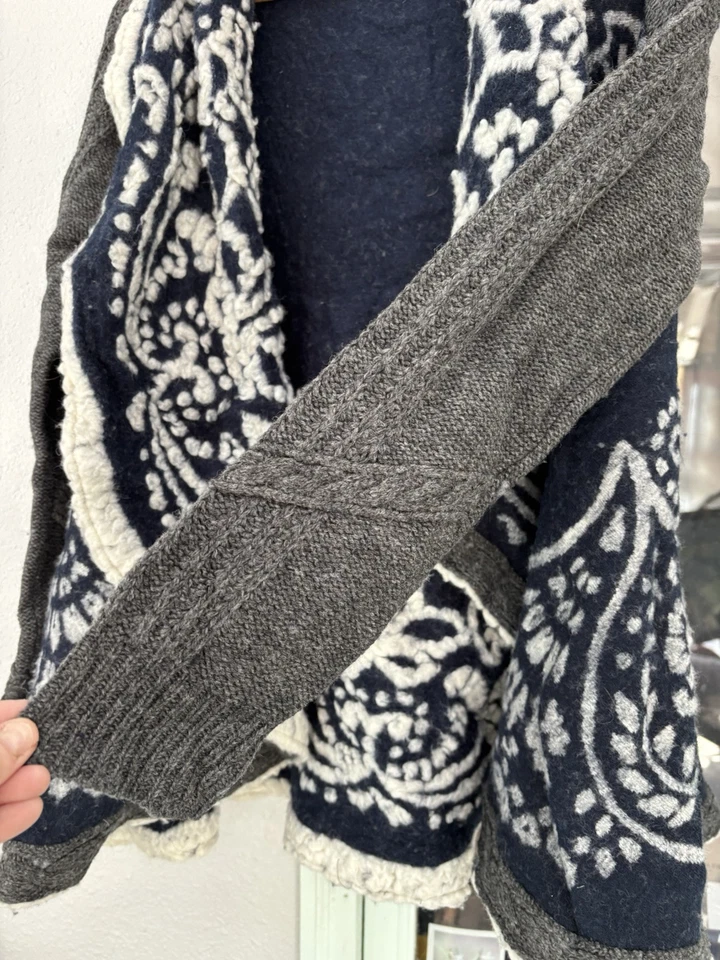 Suéter Cardi Sleeping on Snow Anthropologie Mujer Azul Paisley Primera Nieve Usado en Excelente Condición Foto 4 de 4