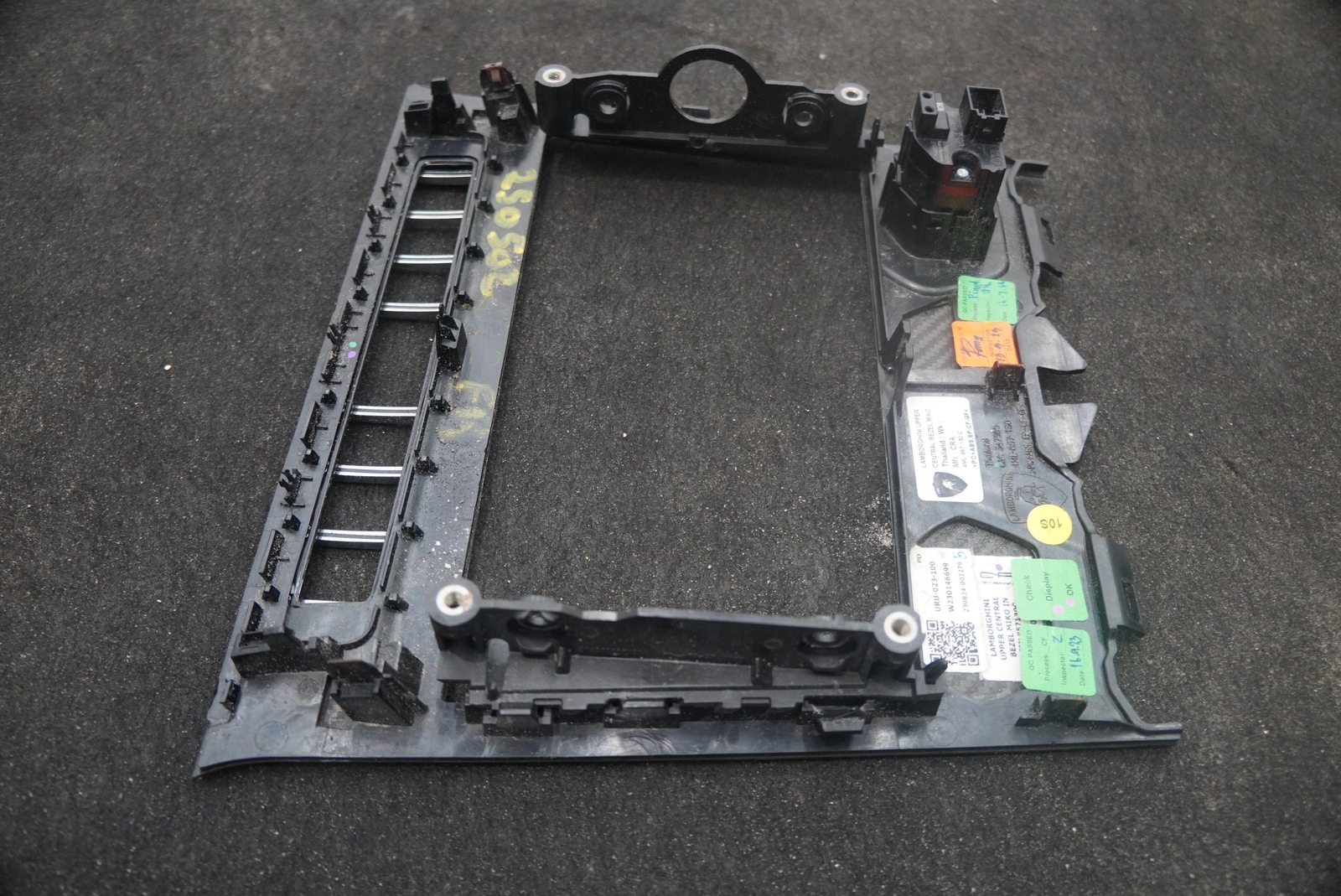Center Console Carbon Fiber Bezel Trim Panel 4ML857130C Lamborghini Urus *Note*