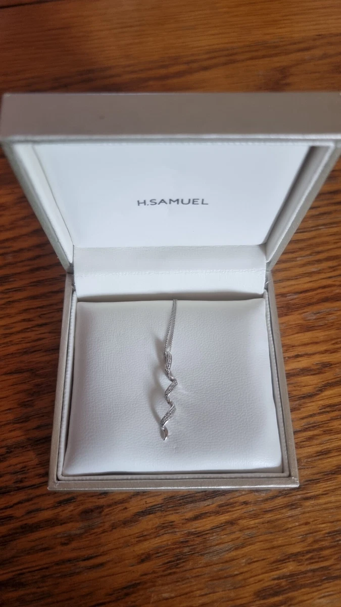 9ct Yellow Gold Knot Pendant Necklace | H.Samuel