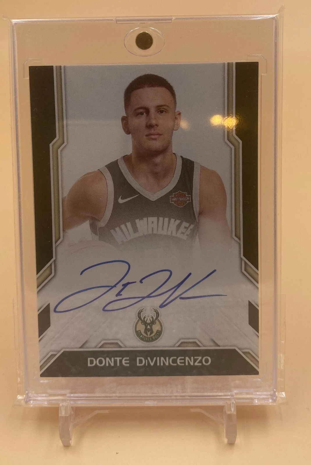 2018-19 Donruss Donte DiVincenzo Next Day on card AUTO BUCKS/ KNICKS HOT!!!