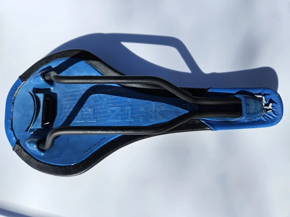 Fizik Tundra 2 马鞍锰空心滑轨黑色蓝色手工制作意大利 — 第 3/4 张图片