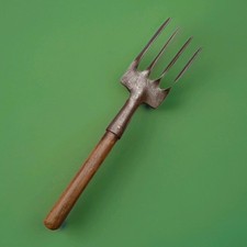 Vintage Hand Fork 🌿 B110 (Twisted Tines Old Gardening Tool)