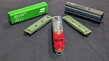 HO Scale: Bachmann Santa Fe 307 Loco + Tyco Freight & Passenger Cars