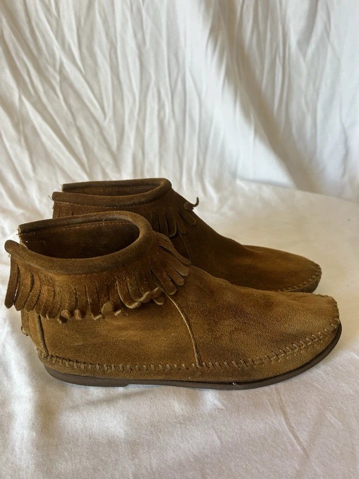 Zapatos mocasín de gamuza marrón con flecos talla desconocida pequeña punta a tacón 10 pulgadas Foto 3 de 4