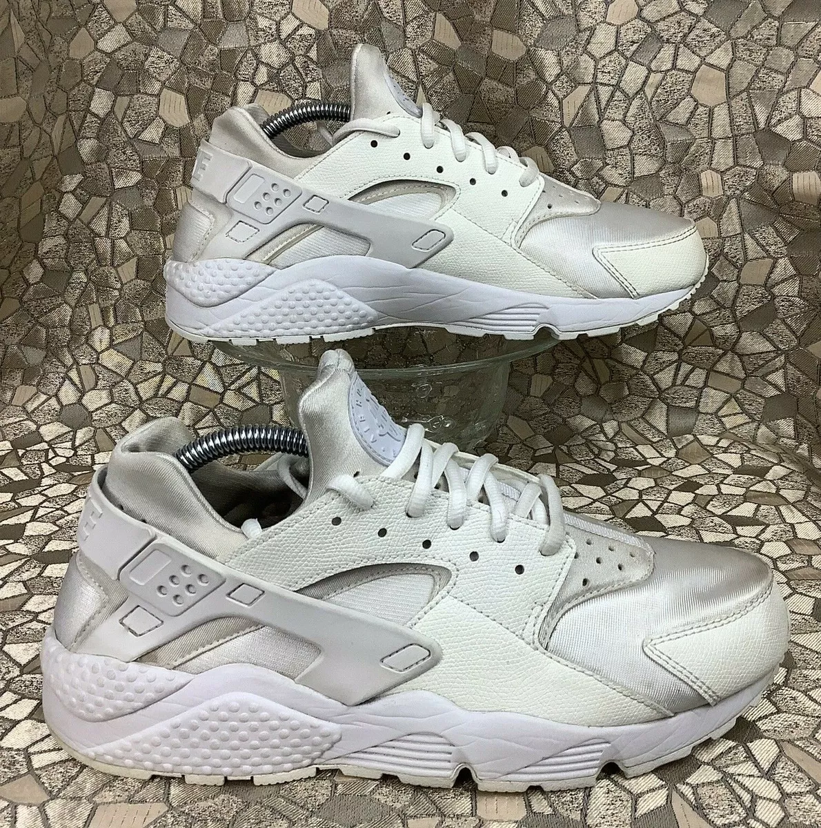Air huarache hotsell run white