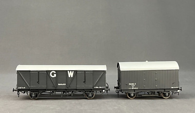 2 Lawrence Scale Model O Gauge GWR Ventilated + Fitted Van Train Cars