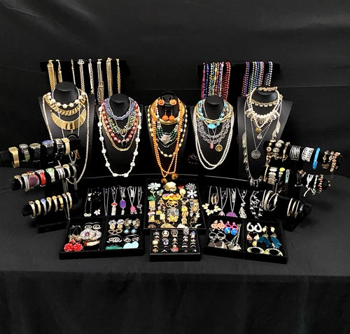 213  pc Antique Vintage Estate Costume Jewelry Some Signed. Lot 401