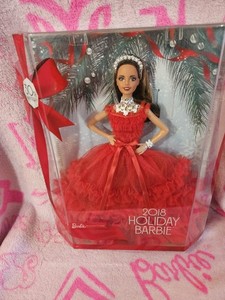 Barbie AA 2019 Holiday Poupée Noël Robe Rouge – Mattel FXF02 – NEUVE Sous Emballage