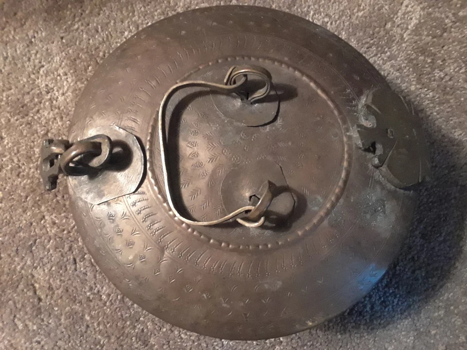 Antigua caja de dote/pan Chapatti única tamaño grande redonda de latón indio de 1800 Foto 2 de 4