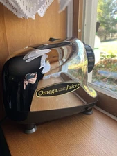 Omega 8005 Full Chrome Masticating Fruit & Vegetable Extractor Juicer Complete