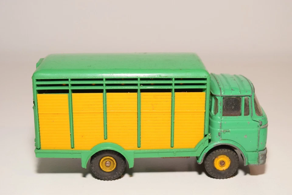 Camión de ganado A82 1:43 DINKY TOYS 577 BERLIET GAK BETAILLERE EXCELENTE Foto 4 de 4