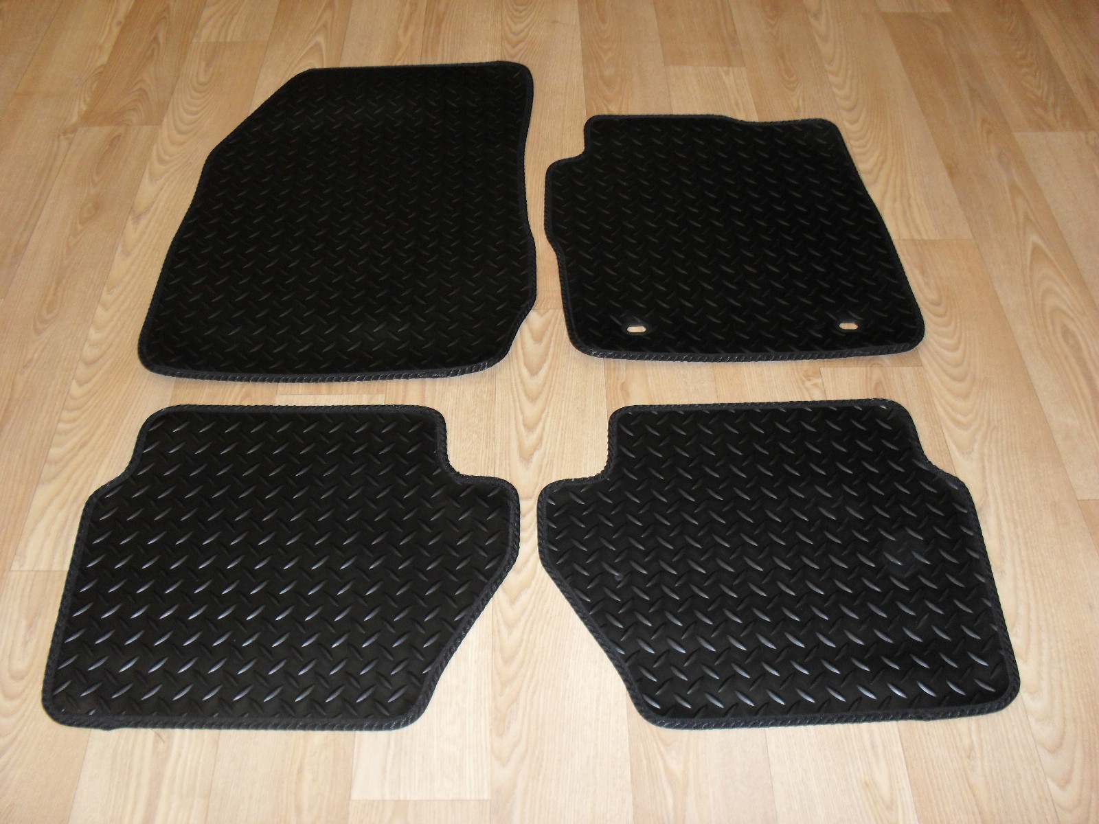 Car Mats for Ford Fiesta 2009-11 Tailored Fit RUBBER Car Mat Set in Black