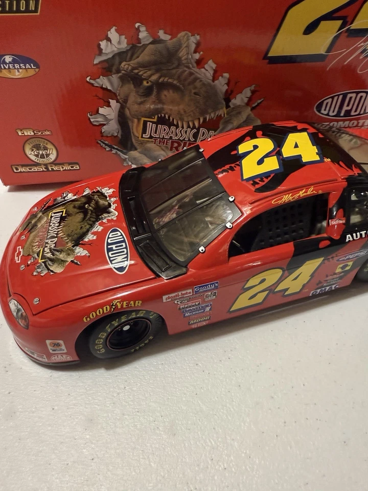 RARE* JEFF GORDON #24 DUPONT JURASSIC PARK 1997 1/18 REVELL Nascar Diecast - Image 4 of 4
