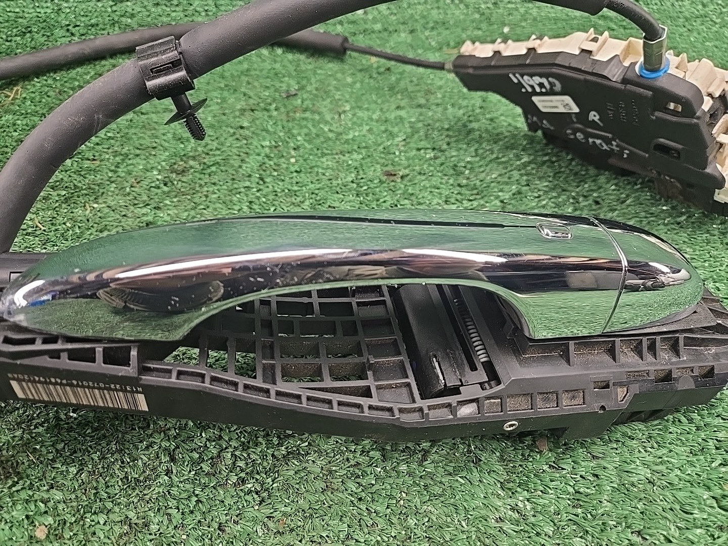 2014-2019 MASERATI GHIBLI S RIGHT PASSENGER FRONT EXTERIOR DOOR HANDLE LOCK OEM