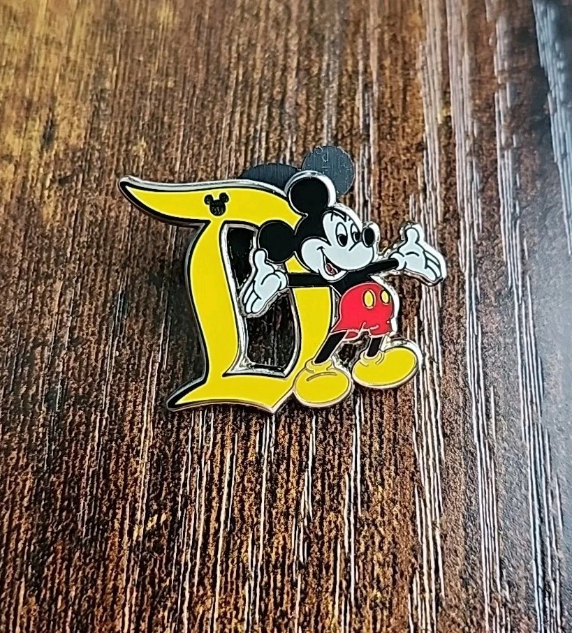 2019 Disney D Disneyland Hidden Mickey Mouse DLR Cast Trading Pin