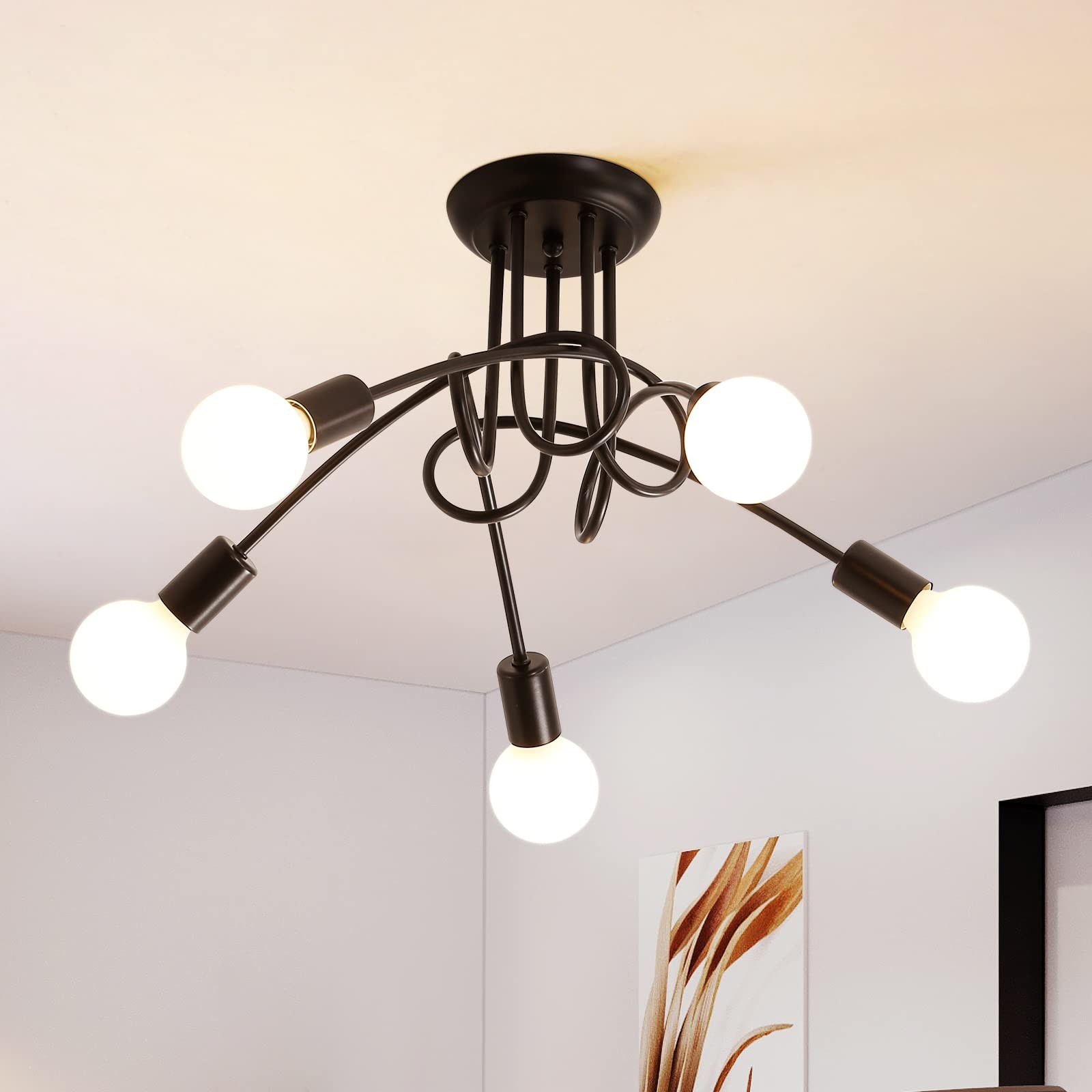 Plafonnier industriel en fer à 5 lumières pour éclairer un grand salon sombre