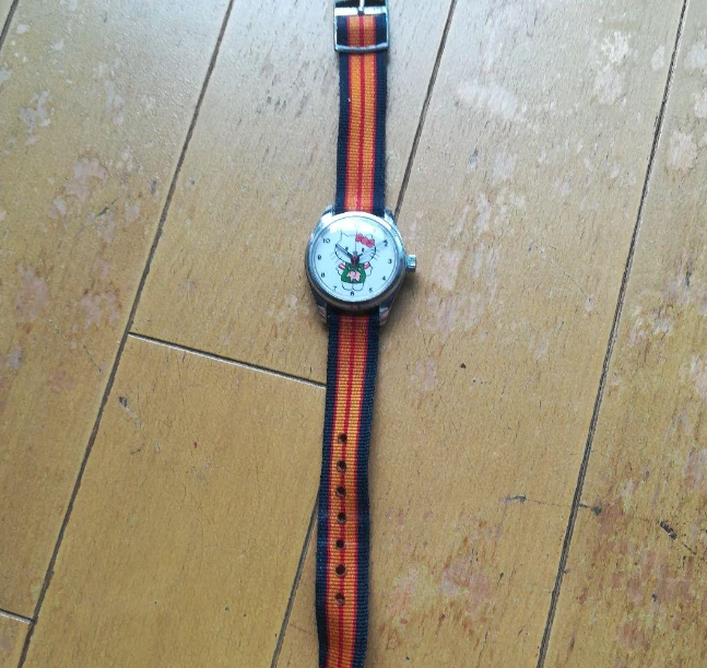 Reloj Hello Kitty Vintage Mecánico Muy Raro Retro Años 70 De Japón Chatarra Foto 2 de 3