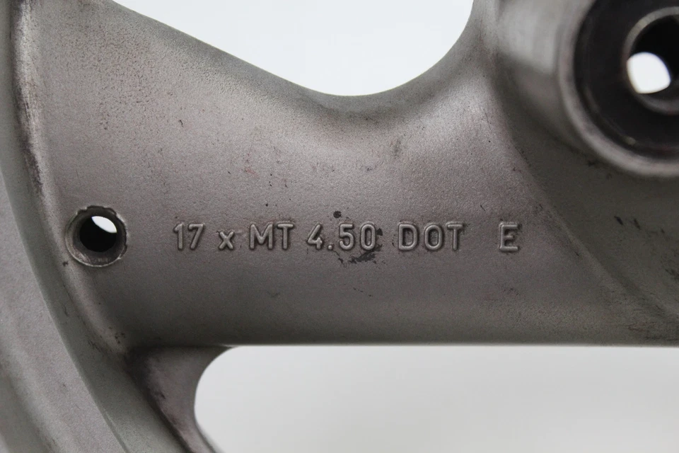 Оригинальный задний обод колеса Ducati Monster 900 17 x 4,5 ПРЯМОЙ! - Изображение 3 из 3