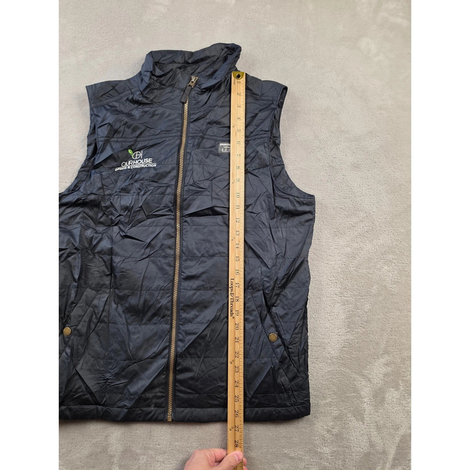 LL Bean Mountain Classic Puffer Vest Mens M Black Our House Construction Logo - product detail image 5