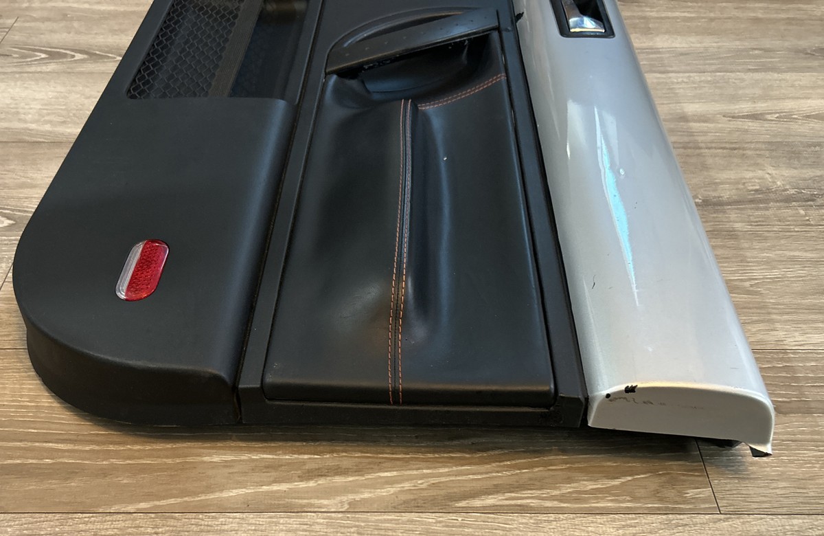 98-10 VW Volkswagen Beetle Silver Black Right Interior Passenger